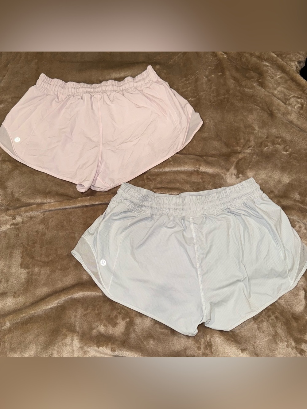 Lululemon Women’s Pale Pink and Off White Hotty Hot Shorts Size 8 - 2” Inseam